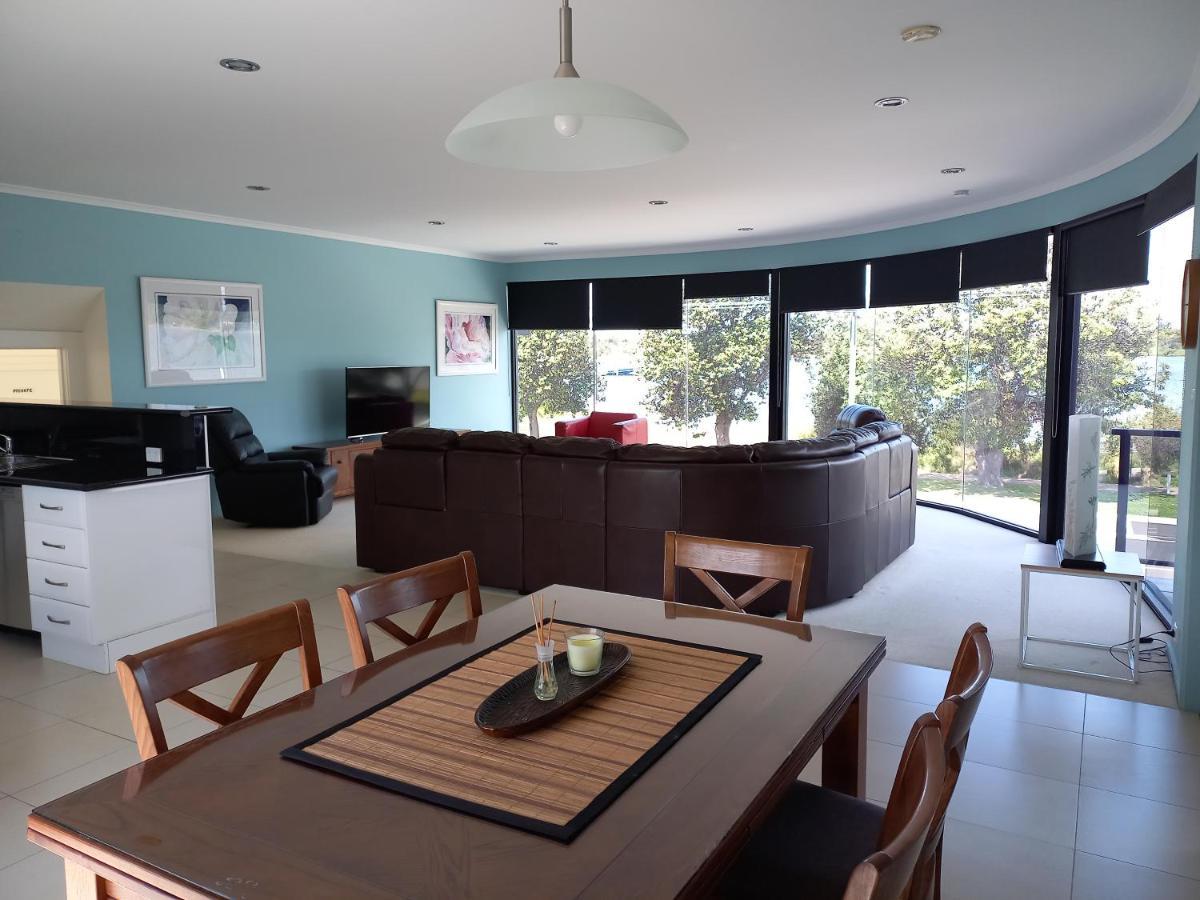 Heyfield Motel And Apartments Lakes Entrance Extérieur photo