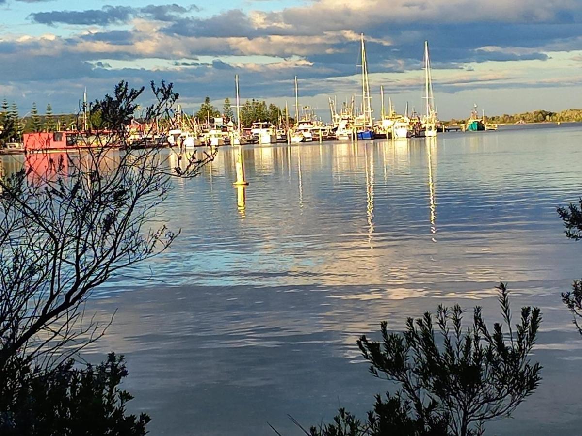 Heyfield Motel And Apartments Lakes Entrance Extérieur photo