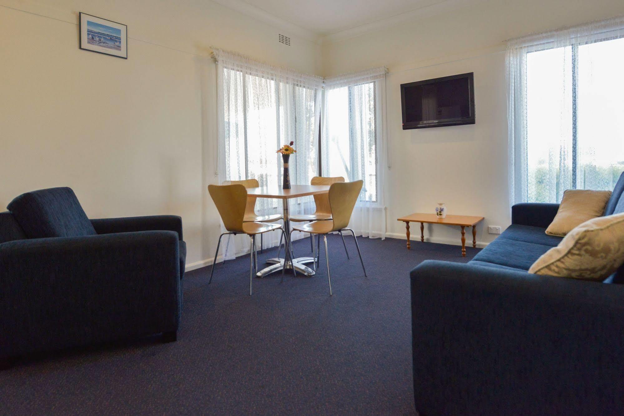 Heyfield Motel And Apartments Lakes Entrance Extérieur photo