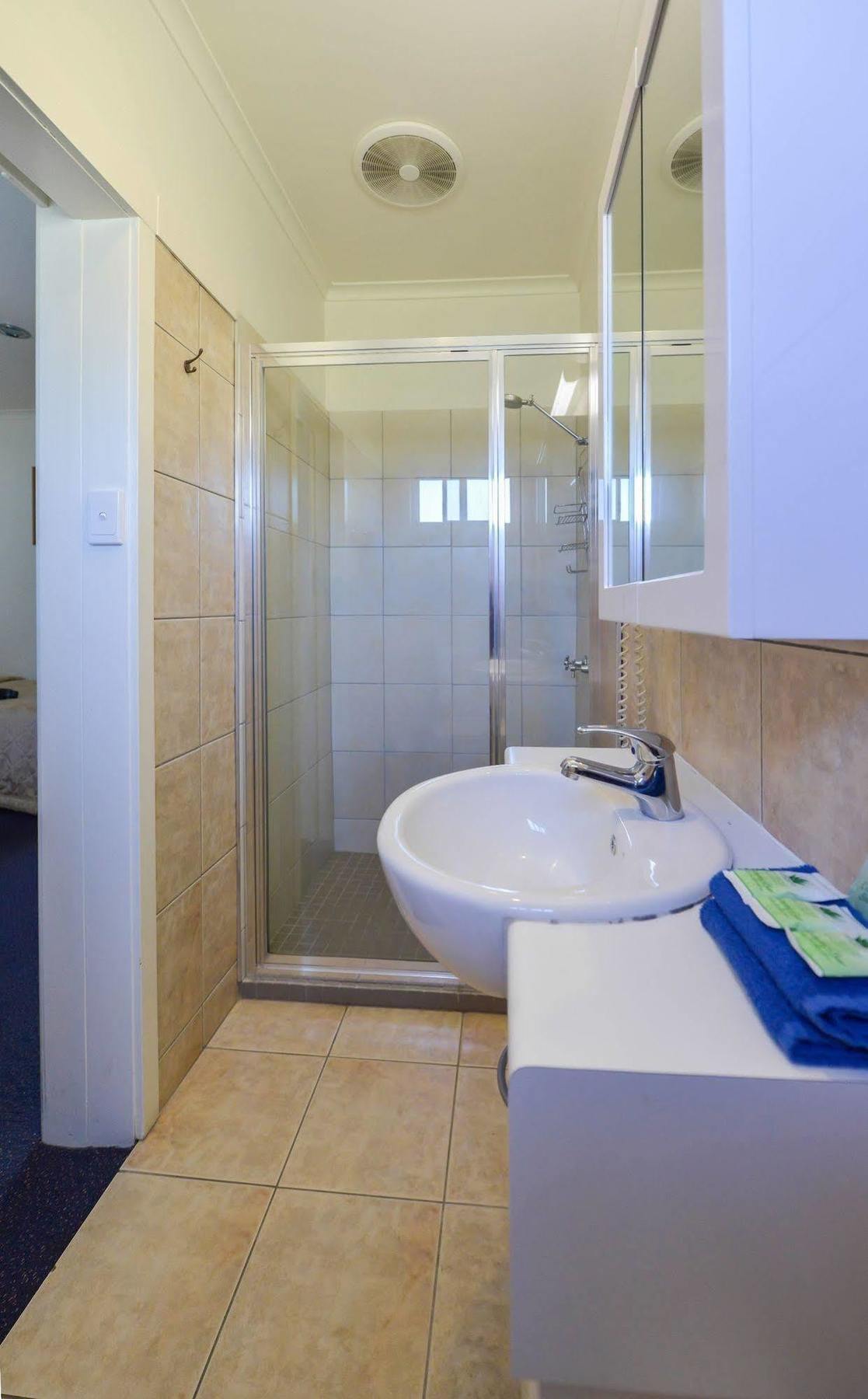 Heyfield Motel And Apartments Lakes Entrance Extérieur photo