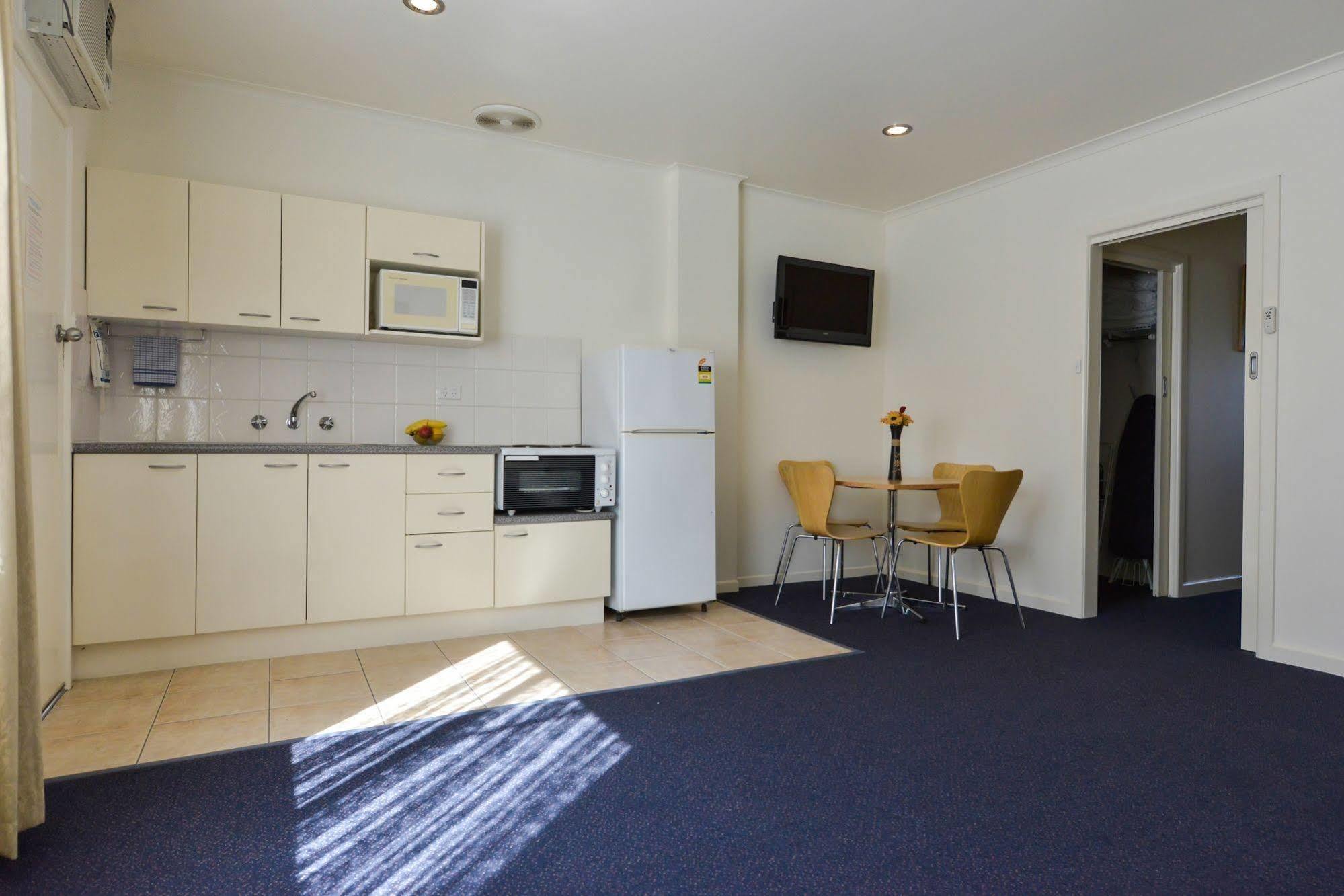 Heyfield Motel And Apartments Lakes Entrance Extérieur photo
