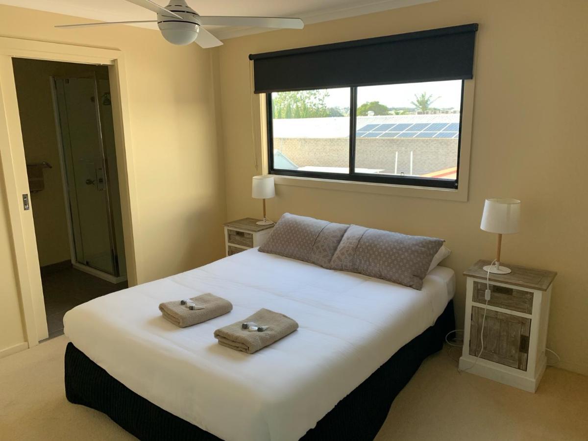 Heyfield Motel And Apartments Lakes Entrance Extérieur photo